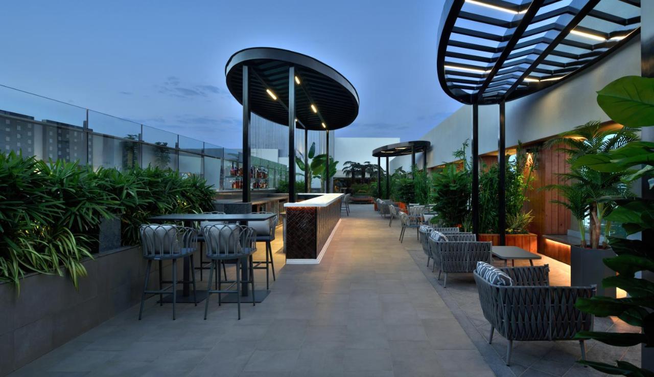 ホテル Courtyard By Marriott ナーシク エクステリア 写真