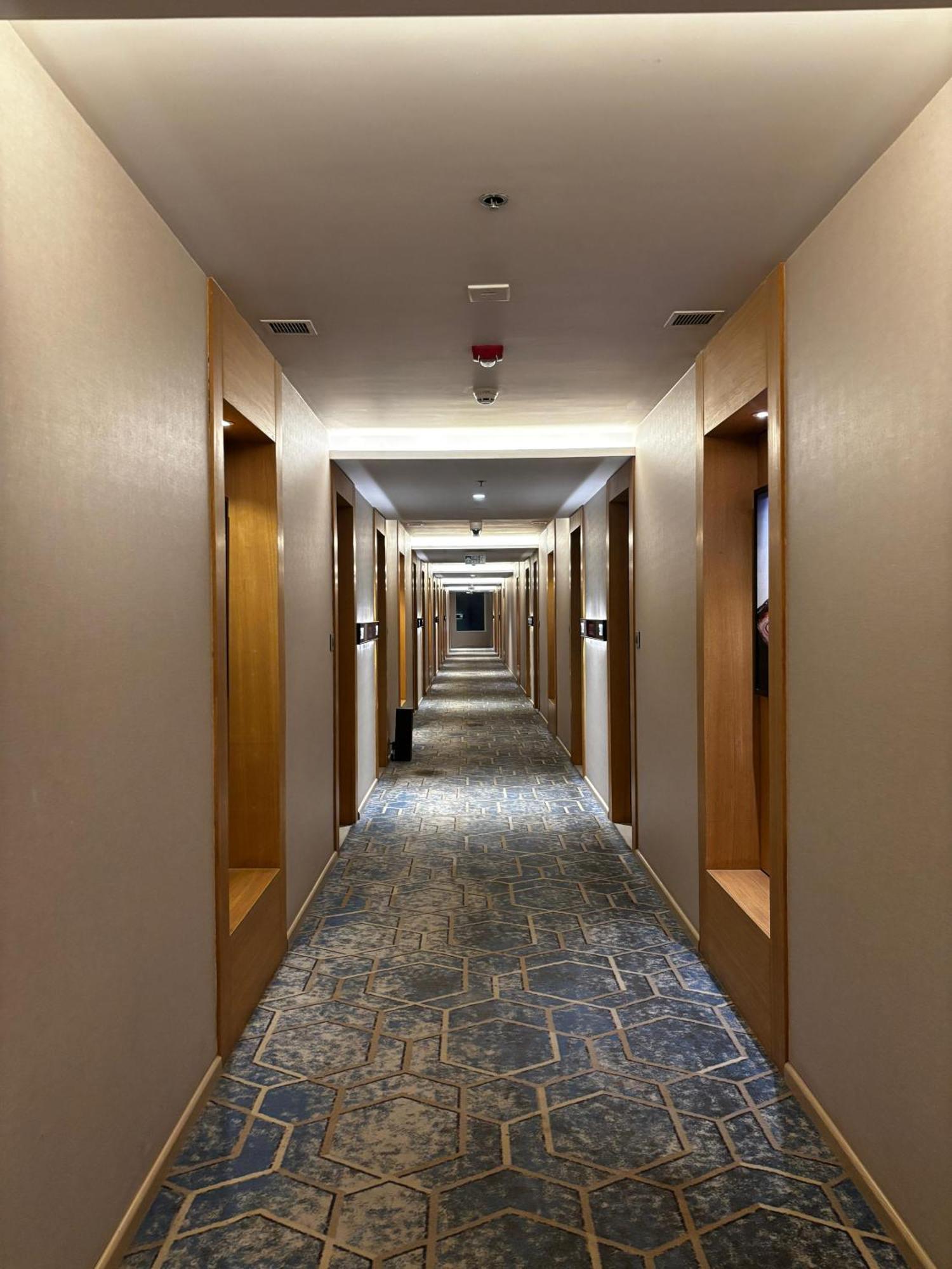 ホテル Courtyard By Marriott ナーシク エクステリア 写真