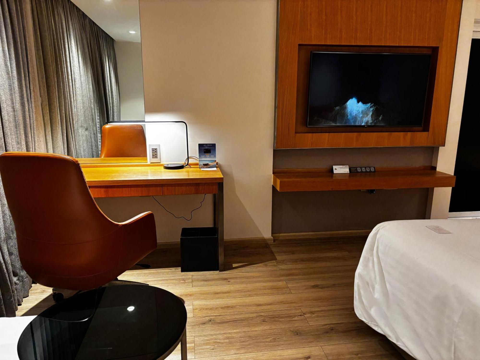 ホテル Courtyard By Marriott ナーシク エクステリア 写真