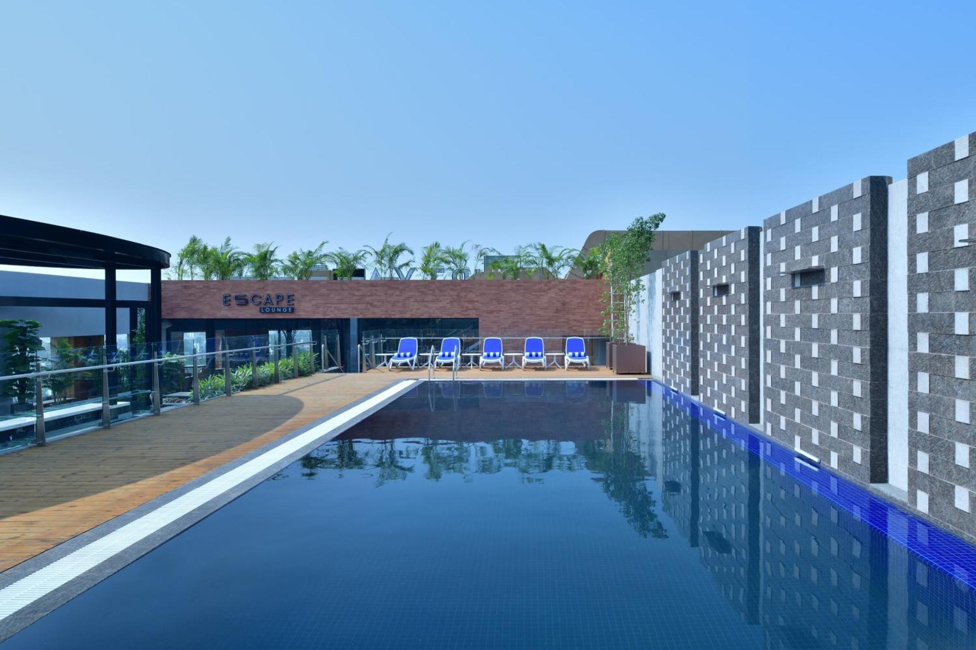 ホテル Courtyard By Marriott ナーシク エクステリア 写真